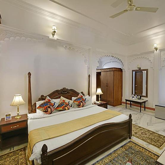 Hotel Raj Kuber, Udaipur